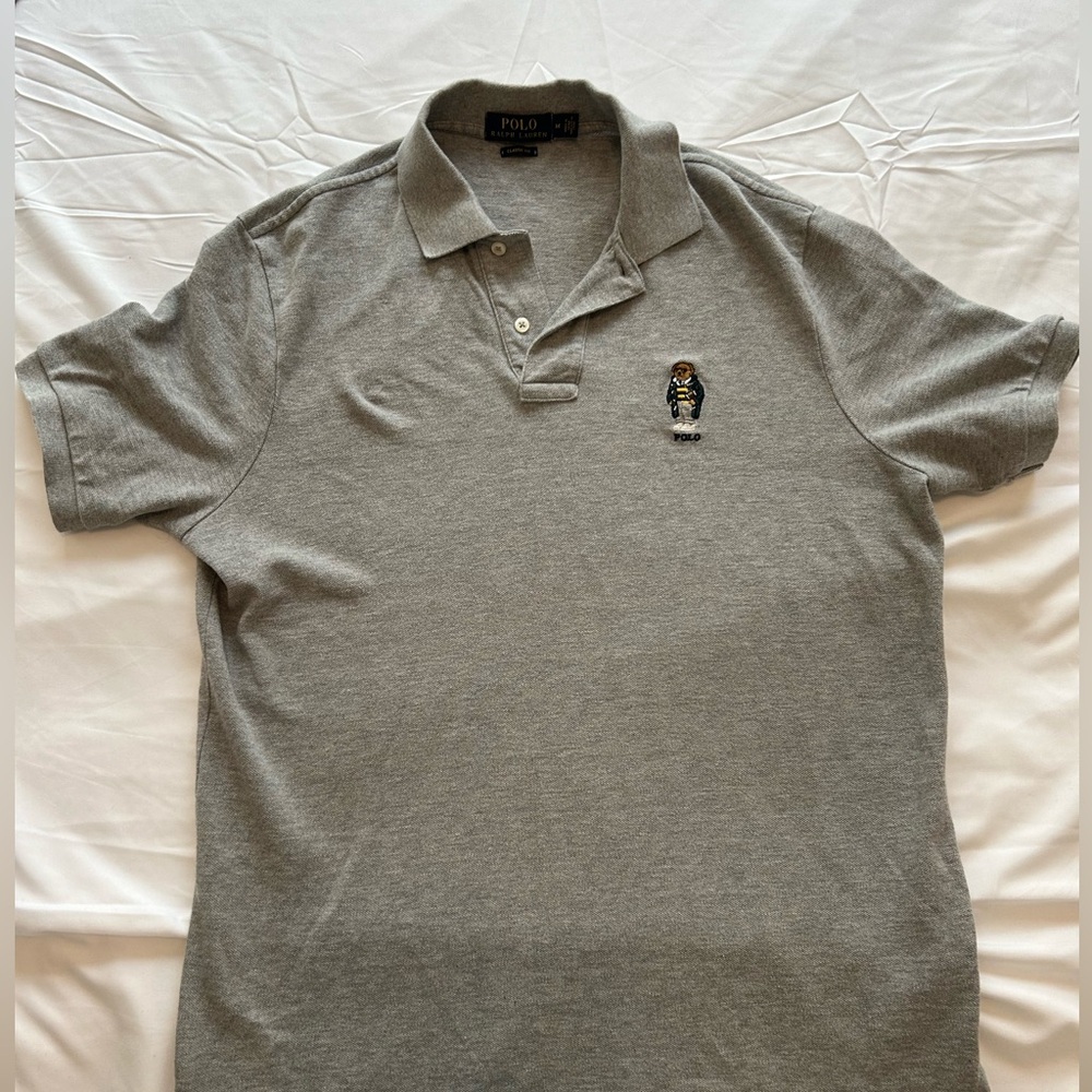 Men’s grey polo